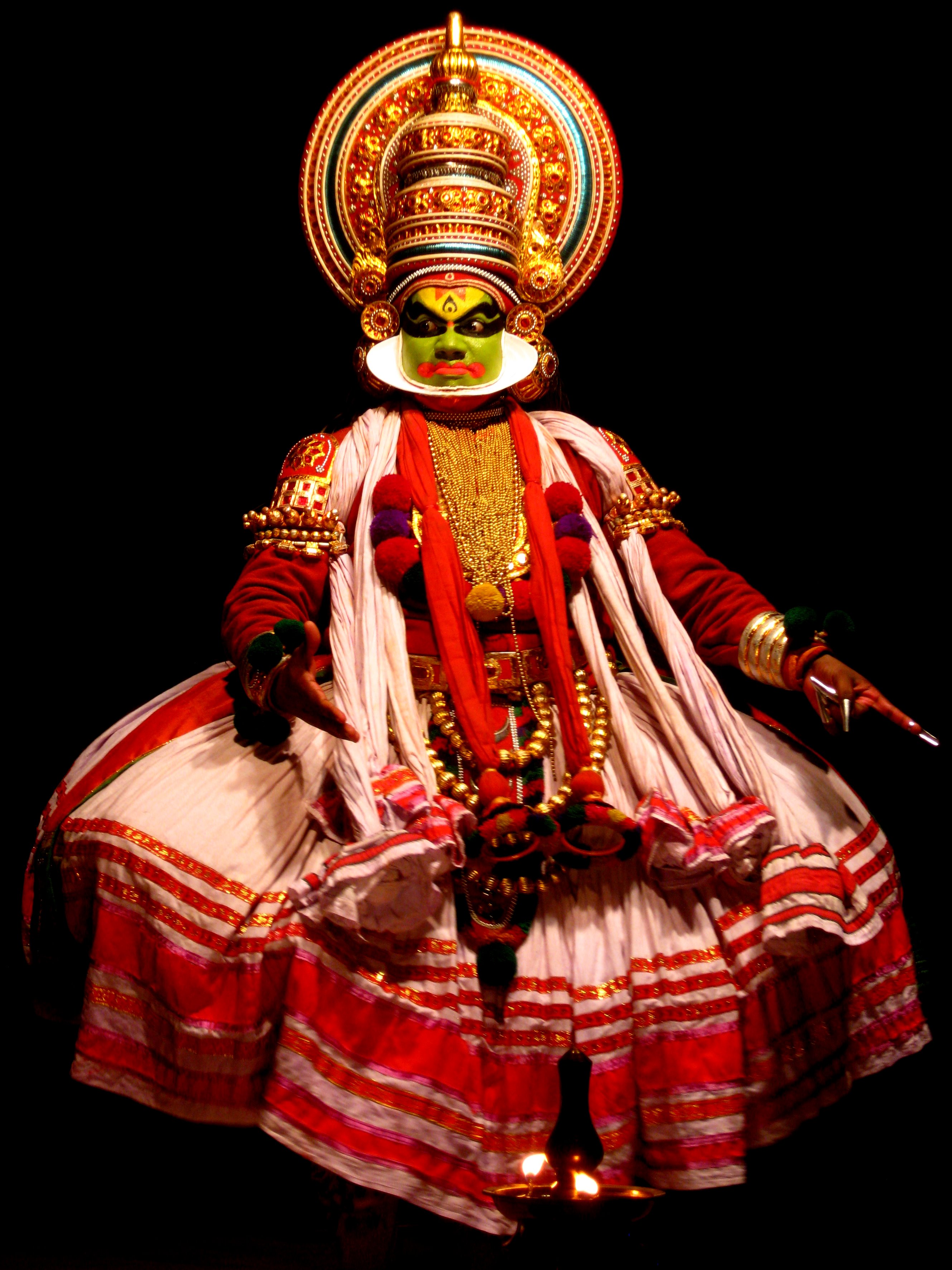 https://d3r8gwkgo0io6y.cloudfront.net/upload/Kathakali dance 03.jpg